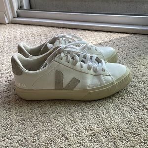 VEJA white/grey sneaker